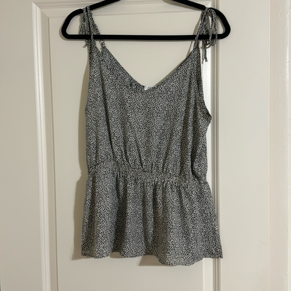 Size large black and white tank